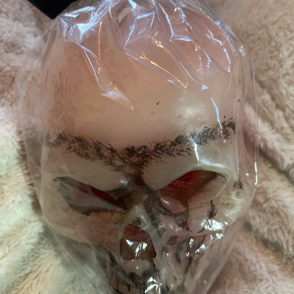 Bleeding skull candle - Picture 2 of 2